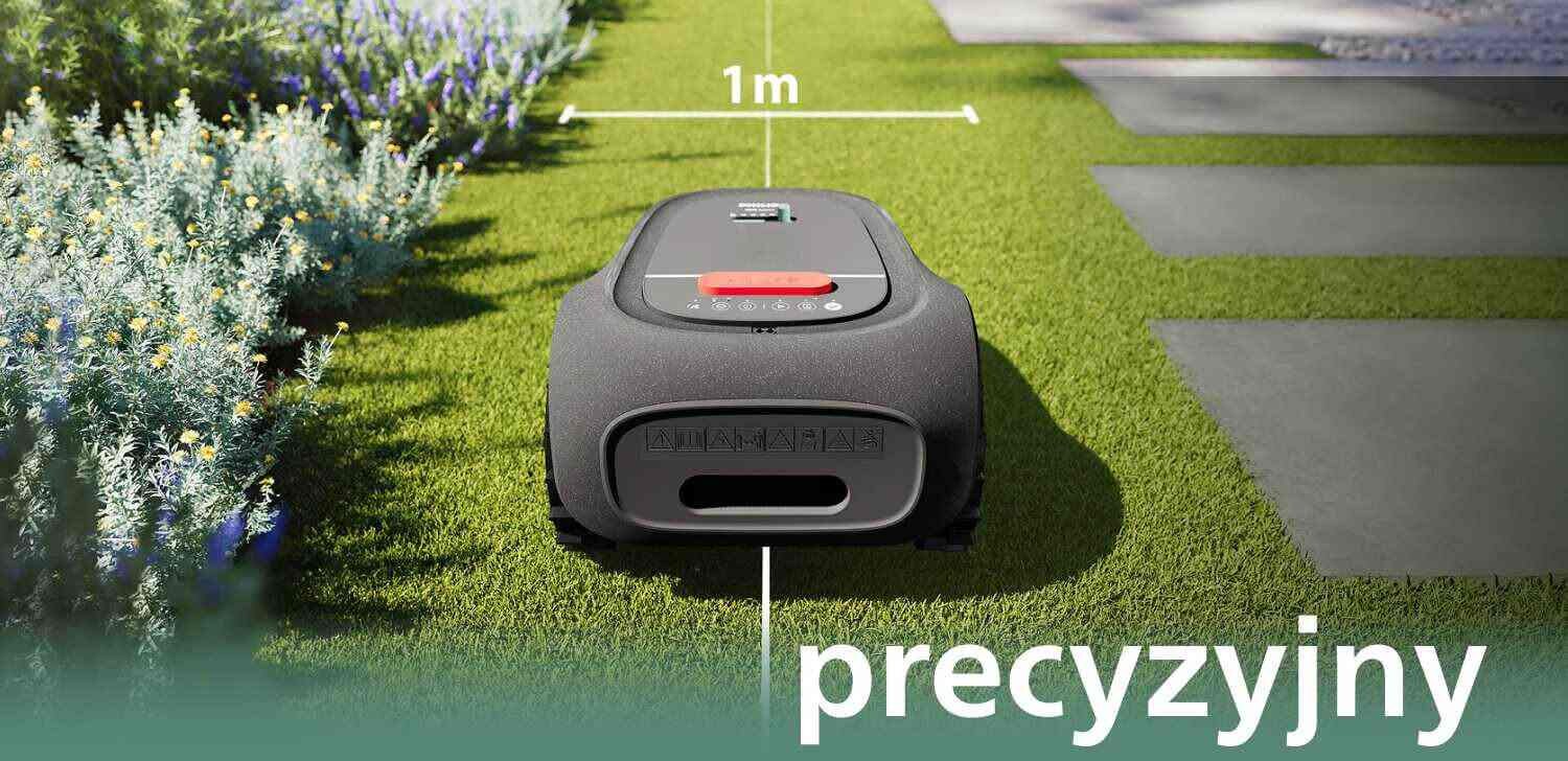 Robot koszący na trawniku z napisem \'precyzyjny\' i oznaczeniem odległości 1m. W tle widoczne są rośliny i kamienne płyty.