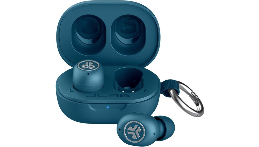 Słuchawki dokanałowe JLAB Jbuds Mini ANC, IP55, mikrofon MEMS z ENC, Apple Find My, Lost Mode, Otwarte etui JLab JBuds Mini z jedną słuchawką w środku i drugą leżącą obok