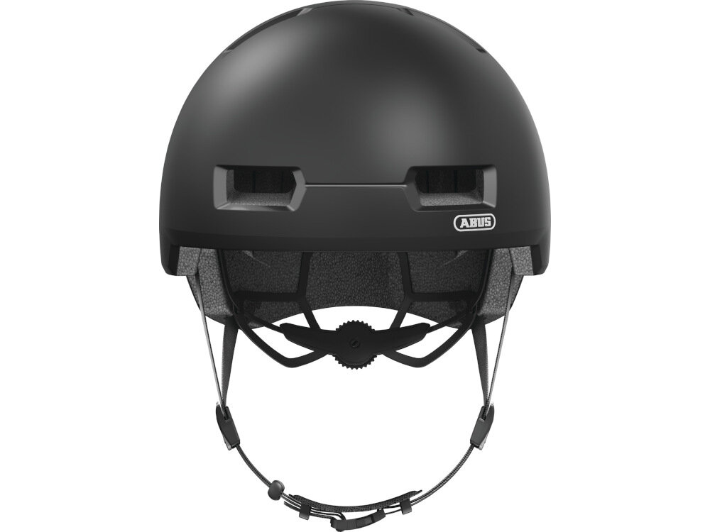 Czarny kask z logo \'ABUS\' z przodu, posiada otwory wentylacyjne i regulowany pasek pod brodą.