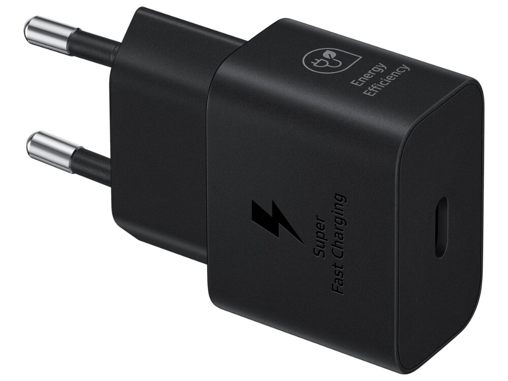 Czarna ładowarka sieciowa z dwoma bolcami i portem USB-C. Na obudowie widoczne są symbole: piorun z napisem \'Super Fast Charging\' oraz ikona z napisem \'Energy Efficiency\'.