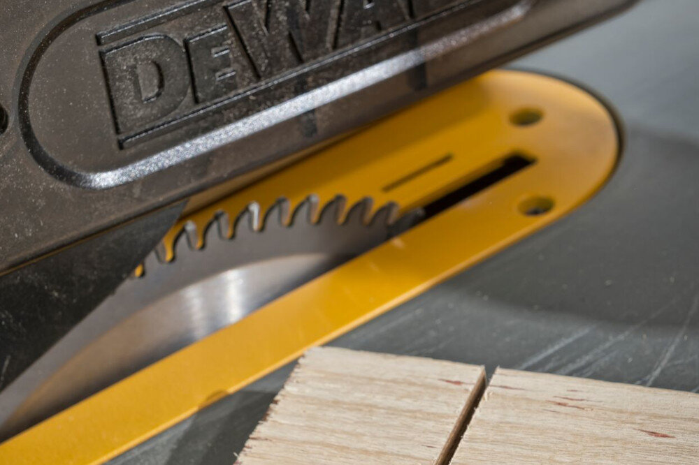 Tarcza DEWALT DT4290 96 zębów z węglika spiekanego średnica tarczy 305 mm średnica otworu 30 mm laserowo wycinany korpus szczeliny antywibracyjne