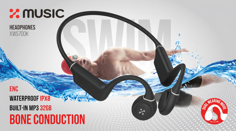 Obraz przedstawia czarne słuchawki kostne na tle pływaka w wodzie. Widoczny tekst: \'music\', \'HEADPHONES XWS700K\', \'ENC WATERPROOF IPX8\', \'BUILT-IN MP3 32GB\', \'BONE CONDUCTION\', oraz logo producenta.