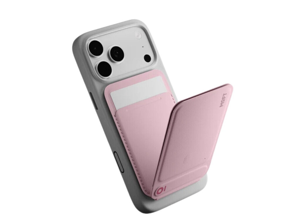 Na obrazie widoczny jest telefon z zamontowanym różowym magnetycznym portfelem i stojakiem. Na portfelu znajduje się napis \'MOFT\'.