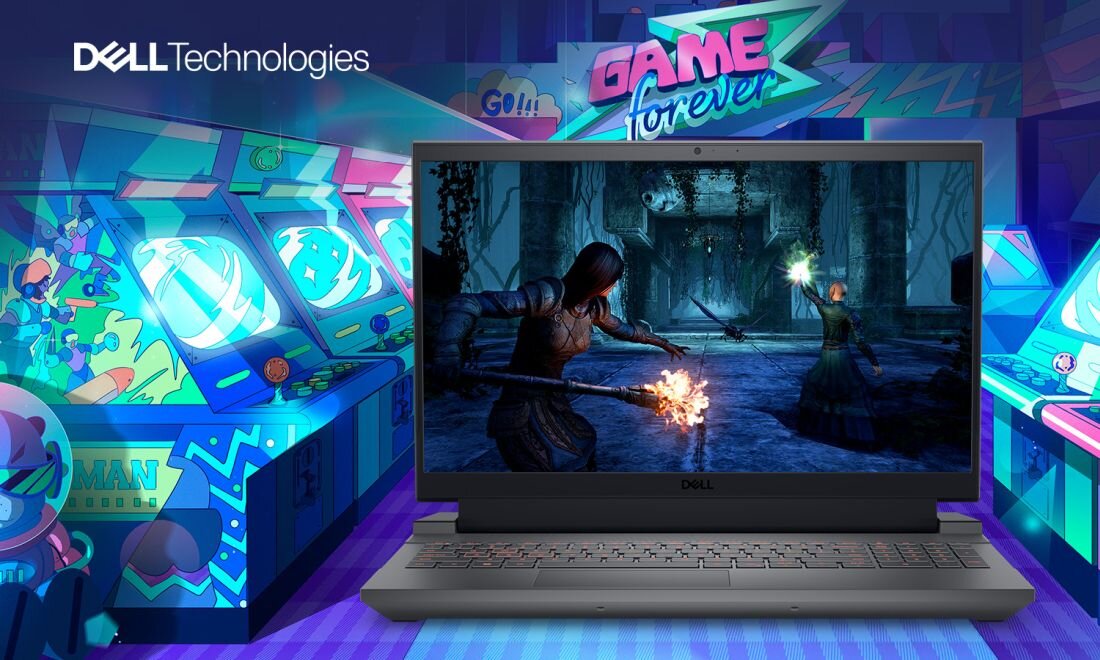 Na obrazie widoczny jest laptop marki Dell z wyświetlonym na ekranie dynamicznym obrazem z gry. W tle znajdują się kolorowe automaty do gier oraz napis \'GAME forever\'.