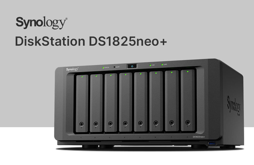 Synology DS1825neo+ — ośmiozatokowy serwer NAS na biurku na stanowisku pracy