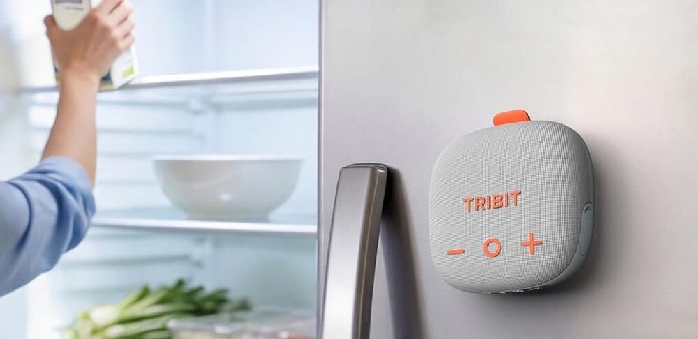 Głośnik mobilny TRIBIT StormBox Micro 3 BTS36, pasek mocujący i mocowanie magnetyczne na rowerze lub metalowej powierzchni, głośnik przymocowany do lodówki