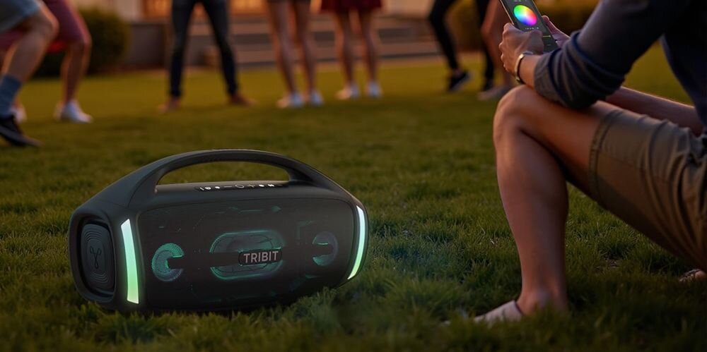 Głośnik mobilny TRIBIT StormBox Blast 2 BTS56, dynamiczne podświetlenie, personalizacja oświetlenia, głośnik stojący na trawie