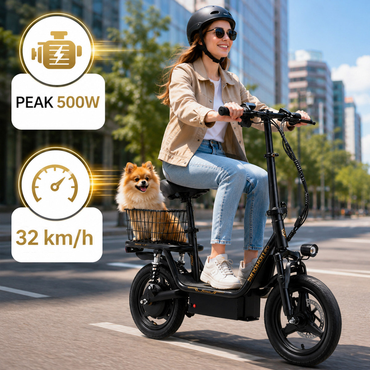Osoba w kasku jedzie na czarnym skuterze elektrycznym z psem w koszyku z tyłu. Obok widoczne są grafiki z napisami: \'PEAK 500W\' i \'32 km/h\'.