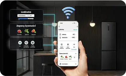 Wnętrze kuchni z czarną lodówką i ręką trzymającą smartfon z aplikacją do zarządzania lodówką. Na ekranie widoczne są informacje o temperaturze i zapasach żywności, a nad lodówką znajduje się symbol Wi-Fi.