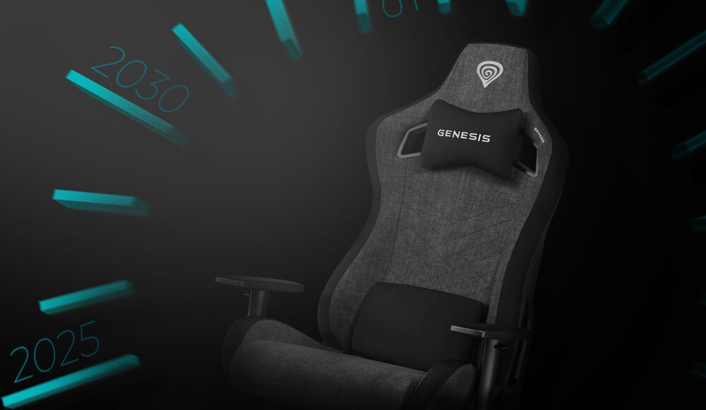 Szary fotel gamingowy z poduszką z napisem \'GENESIS\' i logo producenta na zagłówku. W tle widoczne są liczby 2025 i 2030 na ciemnym tle.