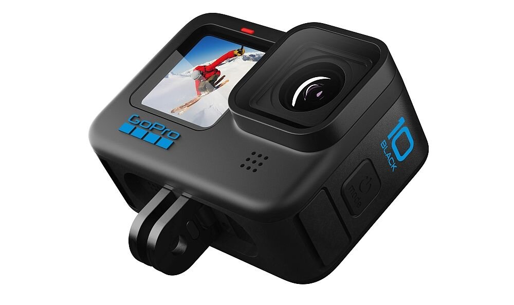Kamera sportowa z wyświetlaczem pokazującym osobę na nartach. Na obudowie widoczne jest logo \'GoPro\' oraz napis \'10 Black\'.
