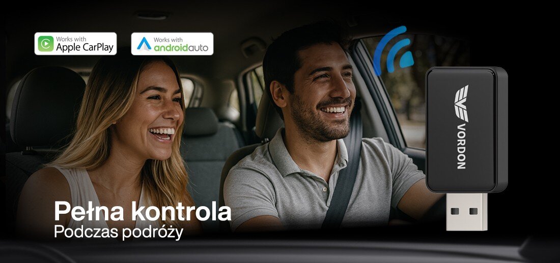 Obraz przedstawia dwoje uśmiechniętych ludzi w samochodzie oraz adapter USB z logo VORDON. Widoczne są także logotypy \'Works with Apple CarPlay\' i \'Works with Android Auto\' oraz tekst \'Pełna kontrola podczas podróży\'.