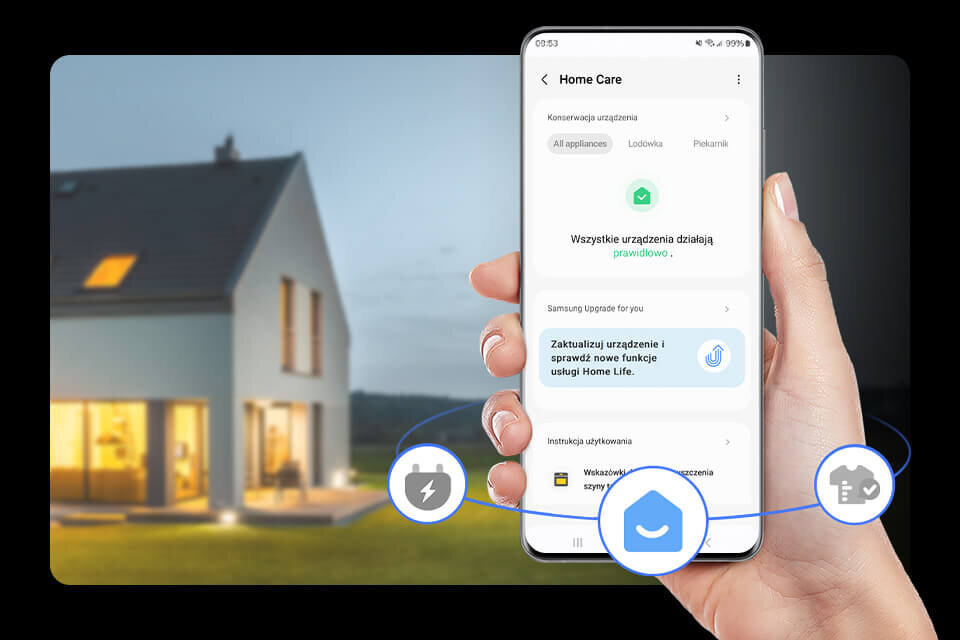 zdalna kontrola Osoba trzyma smartfon z aplikacją \'Home Care\', na ekranie widoczny jest tekst: \'Wszystkie urządzenia działają prawidłowo\'. W tle znajduje się oświetlony dom jednorodzinny.