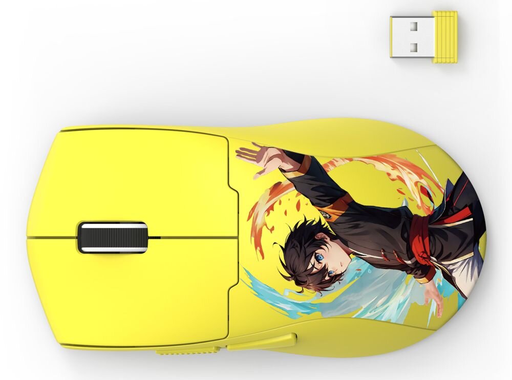 Żółta mysz komputerowa z kolorowym nadrukiem postaci z anime, obok znajduje się żółty odbiornik USB.