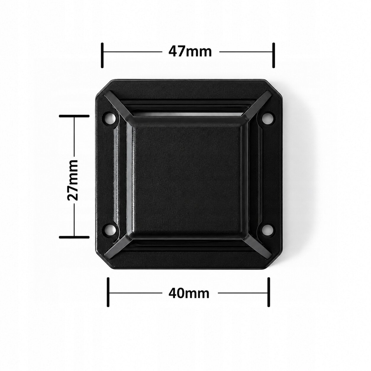 Czarny, kwadratowy element z czterema otworami w rogach, z wymiarami 47mm x 40mm x 27mm, przedstawiony na białym tle.