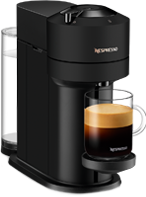 Czarny ekspres do kawy z filiżanką pełną kawy z pianką. Na urządzeniu widoczne jest logo \'Nespresso\'.