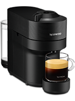 Czarny ekspres do kawy z filiżanką pełną kawy. Na urządzeniu widoczne jest logo \'Nespresso\'.