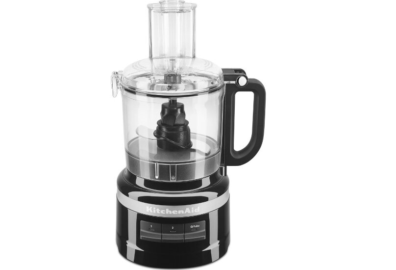 Czarny malakser z przezroczystą misą i uchwytem, na podstawie z widocznym logo \'KitchenAid\'.