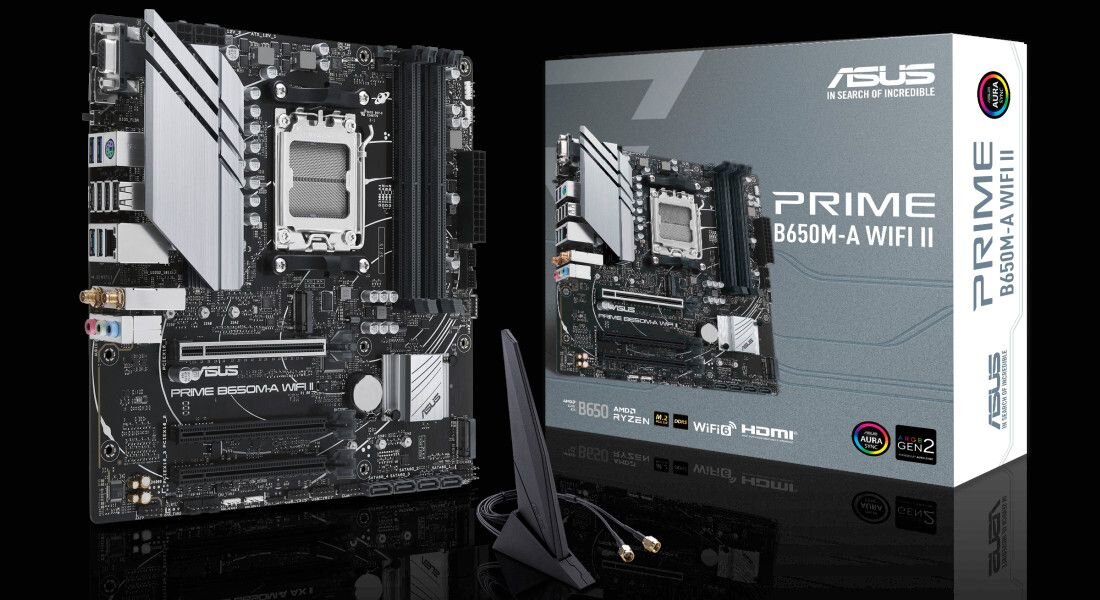 Na obrazie widoczna jest płyta główna z oznaczeniem ASUS Prime B650M-A WiFi II oraz jej opakowanie. Obok znajduje się antena WiFi z przewodami.