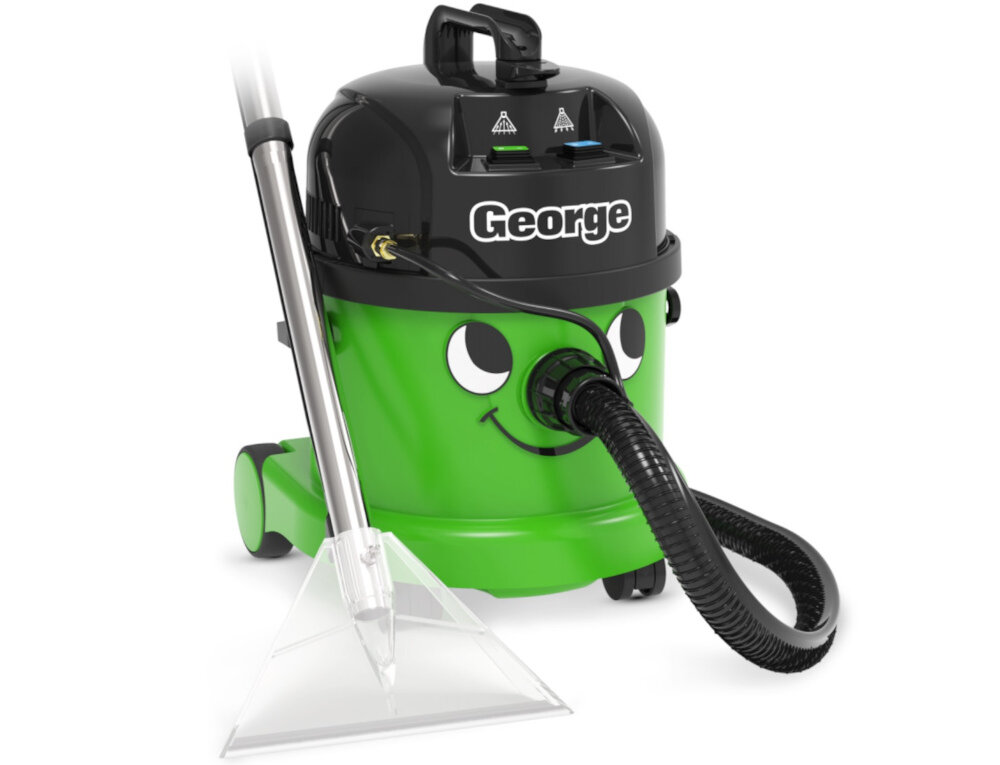 Zielony odkurzacz z czarną górą, na której widnieje napis \'George\', ma uśmiechniętą twarz i przezroczystą końcówkę ssącą. Na górze znajdują się dwa symbole: kropla wody i strzałka w dół.