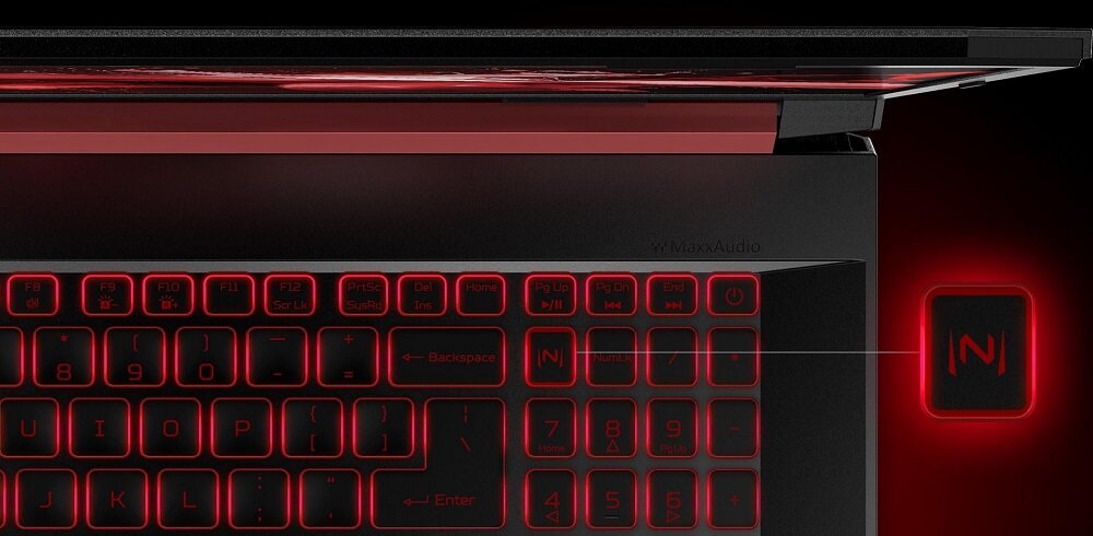 Obraz przedstawia klawiaturę laptopa z czerwonym podświetleniem, z widocznymi klawiszami numerycznymi i literowymi. Obok klawiatury znajduje się podświetlony przycisk z symbolem \'N\'.
