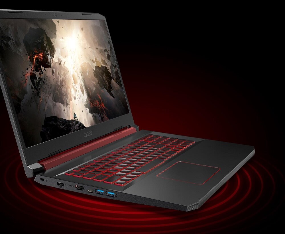 Laptop z podświetlaną na czerwono klawiaturą i ekranem wyświetlającym grafikę z motywem kosmicznym. Na obudowie widoczne jest logo Acer.