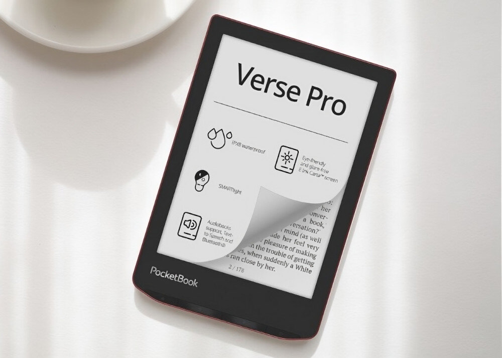 Na zdjęciu widoczny jest czytnik e-booków z wyświetlaczem pokazującym tekst \'Verse Pro\' oraz kilka ikon i napisów, takich jak \'IPX8 waterproof\' i \'SMARTlight\'. Na obudowie urządzenia znajduje się logo \'PocketBook\'.