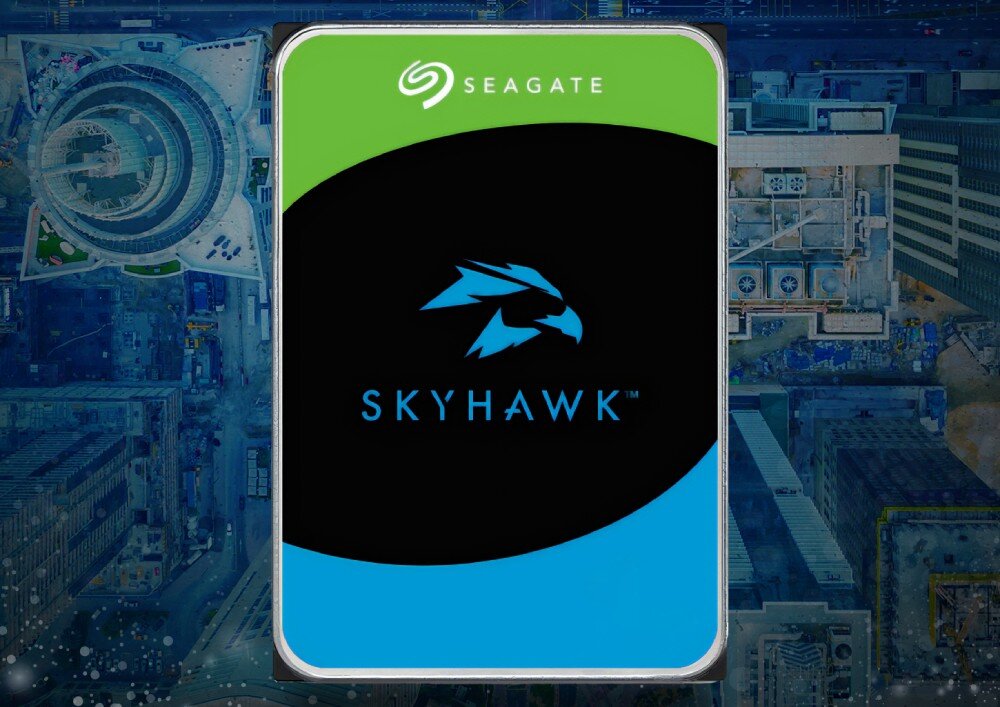 Obraz przedstawia dysk z logo SEAGATE na zielonym tle oraz grafiką niebieskiego ptaka i napisem SKYHAWK na czarnym tle.