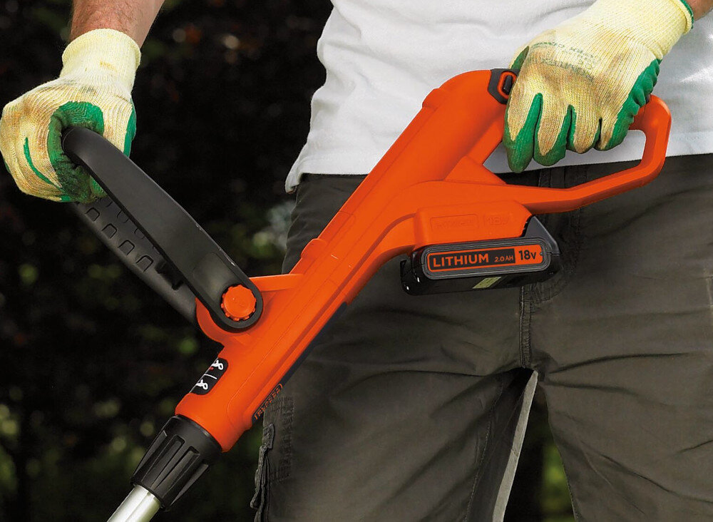 Podkaszarka akumulatorowa BLACK&DECKER GLC1823L20 zasilanie akumulatorem litowo-jonowym o napięciu 18 V pojemność 2,0 Ah do 1900 metrów bieżącego trawnika na jednym naładowaniu