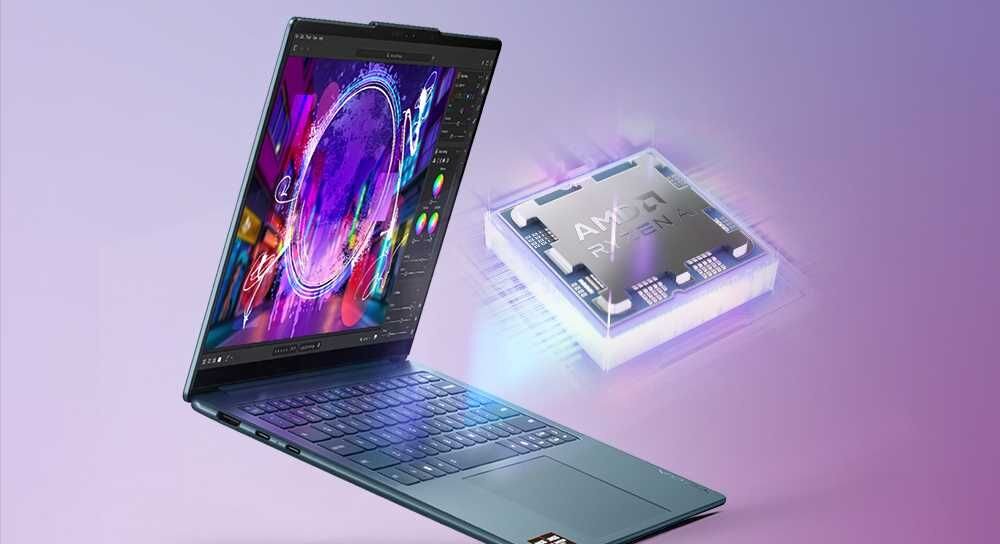 Na obrazie widać otwarty laptop z wyświetlaczem pokazującym kolorową grafikę oraz obok niego unosi się chip z napisem \'AMD Ryzen\'. Tło jest w odcieniach fioletu.