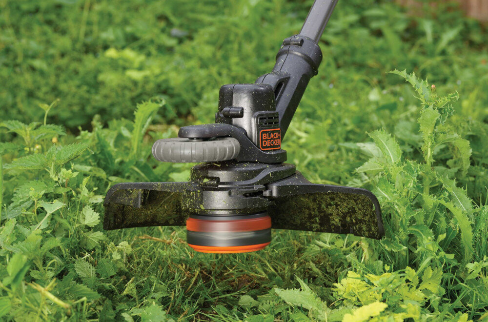 Podkaszarka akumulatorowa BLACK&DECKER STC1820EPC głowica tnąca z automatycznym systemem 1-stronnego wysuwu żyłki średnica żyłki 1,6 mm szerokość cięcia 28 cm prędkość robocza żyłki od 5500 do 7400 obr./min