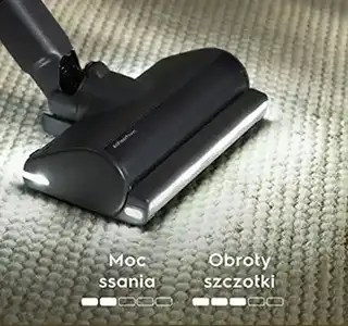 Na obrazie widoczna jest głowica odkurzacza na dywanie. Pod spodem znajduje się tekst: \'Moc ssania\' i \'Obroty szczotki\' z ikonami przedstawiającymi poziomy ustawień.