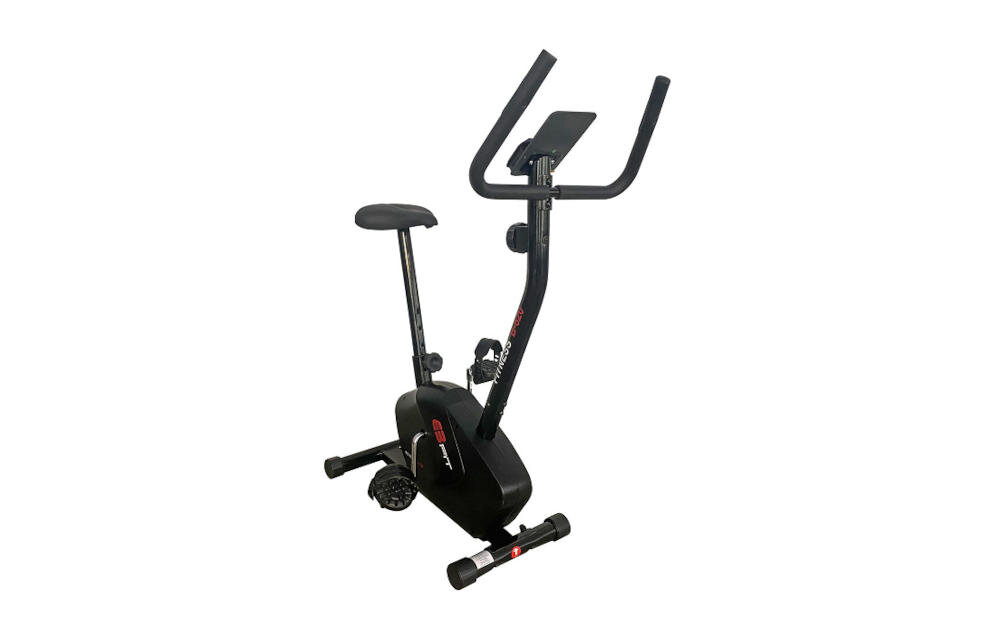 Czarny rower magnetyczny z wyświetlaczem i regulowanym siodełkiem. Na ramie widoczne jest logo \'EB FIT\'.