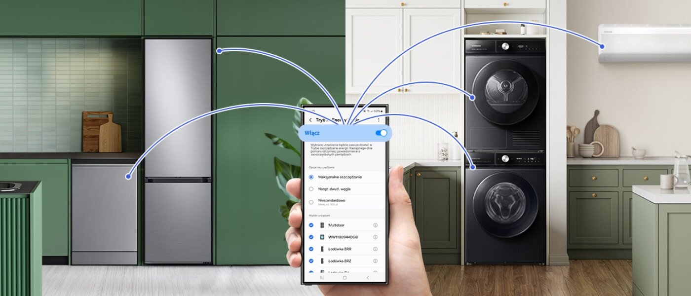 W kuchni znajduje się lodówka ze stali nierdzewnej oraz pralka i suszarka ustawione pionowo. Osoba trzyma smartfon z widocznym menu Wi-Fi, z którego wychodzą linie wskazujące na urządzenia w pomieszczeniu.
