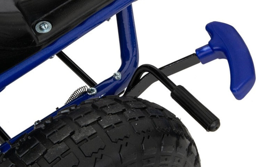 Gokart na pedały ENERO 01 Zielony zbliżenie na hamulec hamulec ręczny blokujący tylne koła uczy dziecko odpowiedzialności i podstaw kontroli nad jazdą bezpieczeństwo