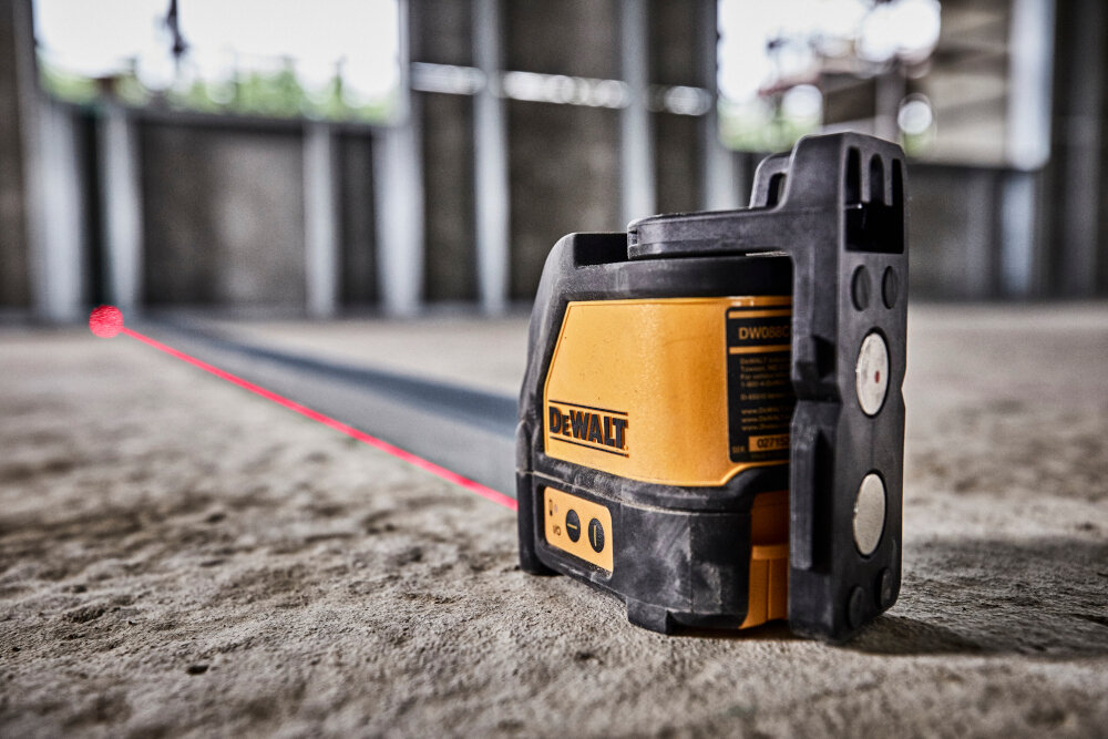 Laser liniowy DEWALT DW088KD - XJ z detektorem dwie wiązki wyznaczają pion i poziom