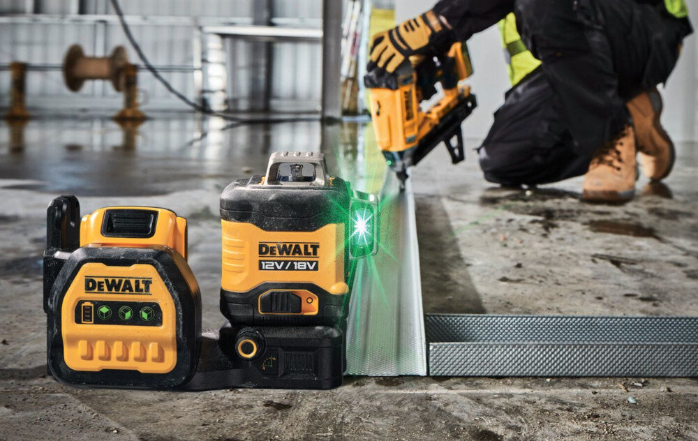 Laser krzyżowy DEWALT DCE089D1G pomiar z dokladnoscia na poziomie +/- 3 mm na 10 m widzialna zielona wiazka zasieg do 30 m