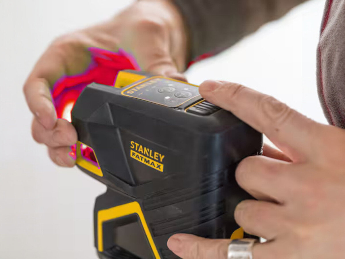 Laser punktowo-krzyżowy STANLEY FMHT1-77414, wahadło, transport, blokada, bezpieczeństwo, Solidna obudowa lasera Stanley Fatmax odporna na trudne warunki pracy.