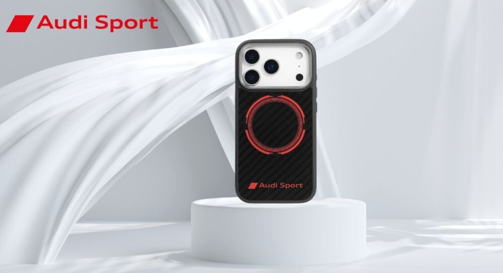 Etui na telefon z czarnym wzorem z włókna węglowego i czerwonym okręgiem MagSafe, z logo \'Audi Sport\'.