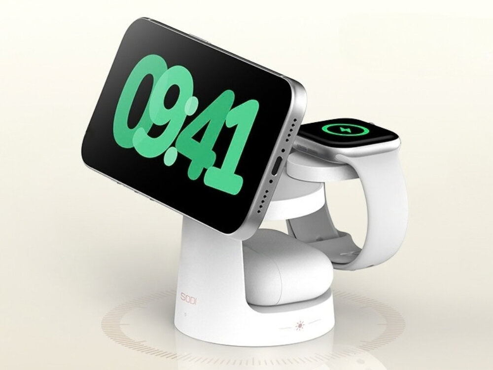Biała ładowarka indukcyjna z miejscem na telefon i smartwatch, z wyświetlonym na telefonie czasem 09:41. Na podstawie ładowarki widoczne jest logo \'SODI\'.
