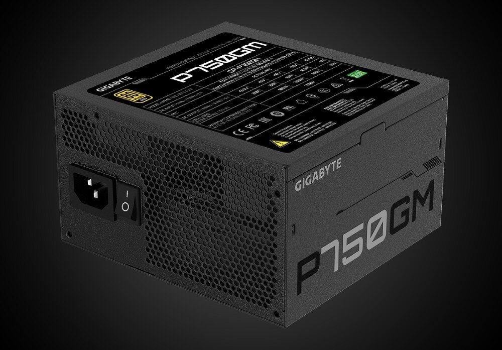Na obrazie widoczny jest zasilacz komputerowy z napisem \'GIGABYTE P750GM\'. Obudowa jest czarna z perforacją i posiada włącznik oraz gniazdo zasilania.