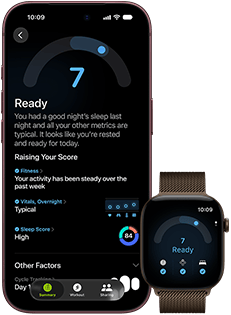Na obrazie widoczny jest smartfon z aplikacją fitness, pokazującą wynik \'7\' oraz zegarek z podobnym interfejsem. Ekran smartfona wyświetla szczegóły dotyczące snu i aktywności, a zegarek pokazuje podobne dane w bardziej zwięzłej formie.