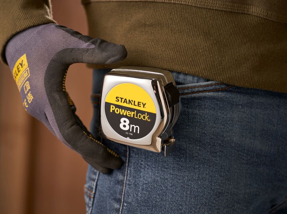 Miara zwijana STANLEY 1-33-198 (8 m), folia, Mylar, czytelność, haczyk, miara przyczepiona uchwytem do kieszeni spodni