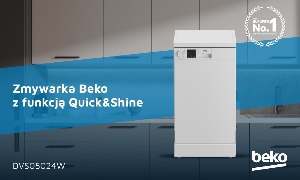 Zmywarka Beko z funkcją Quick&Shine stoi na tle kuchni z szafkami. Widoczny jest tekst: \'Zmywarka Beko z funkcją Quick&Shine\', \'DVS05024W\' oraz logo \'beko\'.