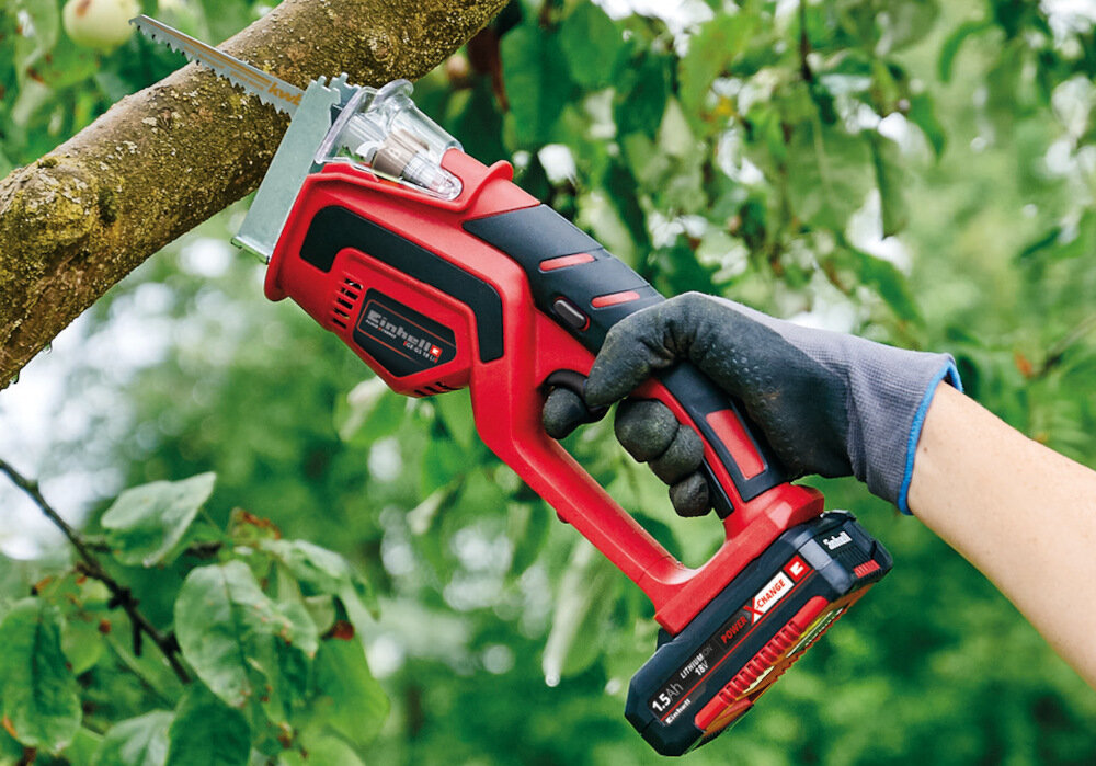 Piła akumulatorowa EINHELL GE-GS ergonomiczny ksztalt smukla konstrukcja miekka powloka Softgrip