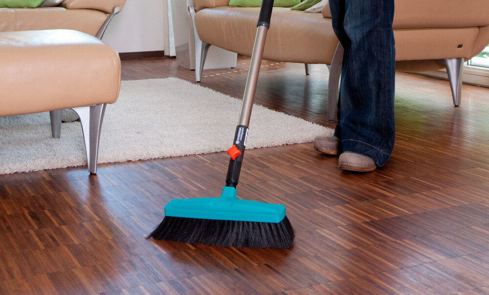 Szczotka GARDENA 3630-20 solidne trwale laczenie z trzonkiem przykrecic stabilnosc precyzja pracy sprzatanie szybkie proste efektywne