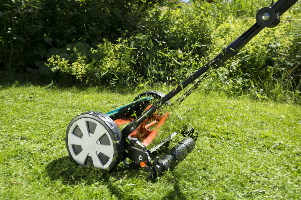 Kosiarka ręczna GARDENA Classic 330 noże bębnowy dolny bęben wykonany z najwyższej jakości stali hartowanej pokryty powłoką antykorozyjną