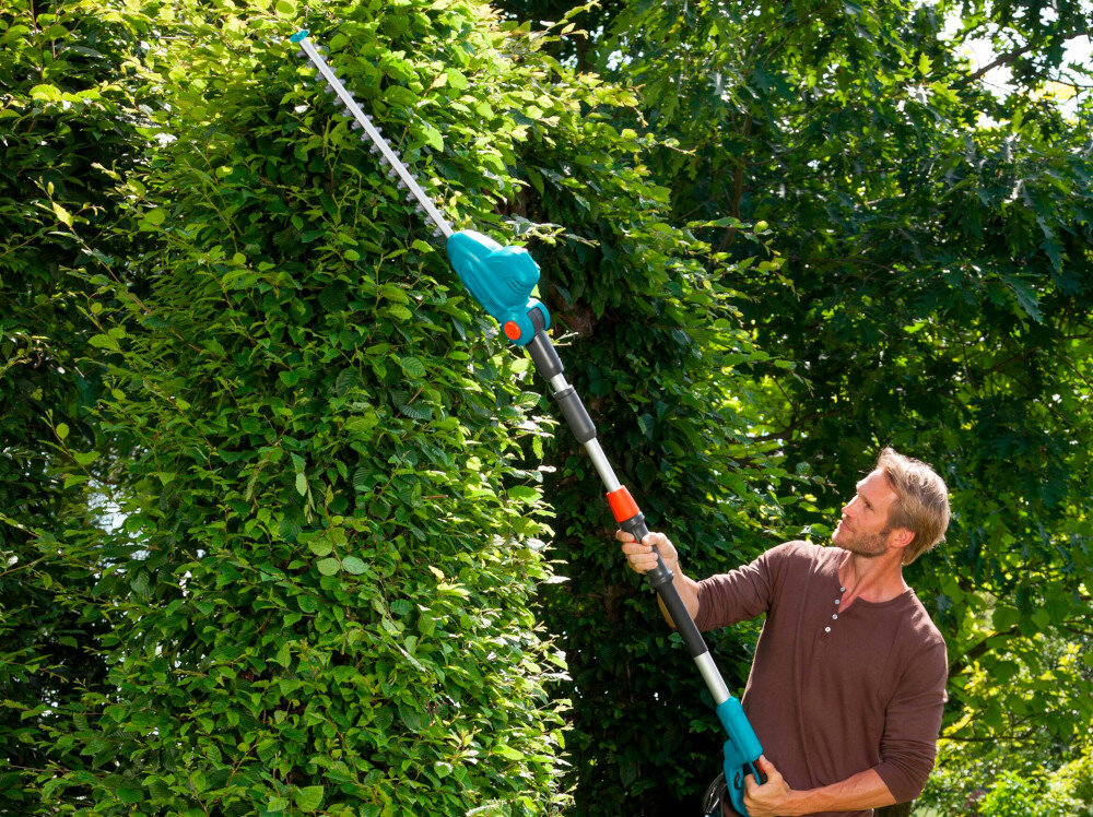 Nożyce do żywopłotu GARDENA THS 500-48 8883-20 elektryczne teleskopowy drazek dlugosc 45 cm przycinanie galezi na wysokosci do 3,5 metrow latwe przechowywanie i transport rozlozyc na dwie czesci bez uzycia narzedzi