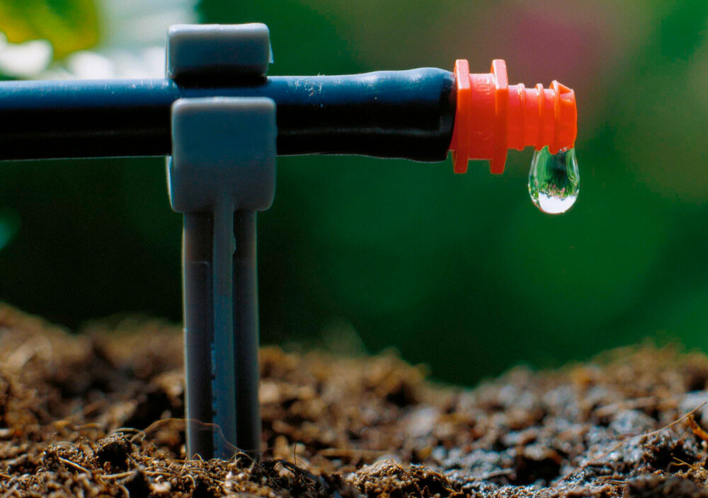 Zestaw do nawadniania GARDENA Micro-Drip-System 13006-20 kroplująca linia Micro-Drip-System 130001-20 precyzyjne dozowanie ilości wody do poszczególnych roślin