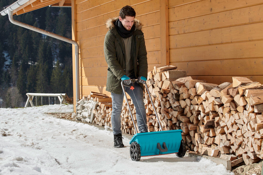 Siewnik GARDENA 0432-20 sianie roznorodnych nasion uniwersalnosc do rozsypywania innych materialow granulatu piasku soli wszechstronne zastosowanie korzystanie caly rok